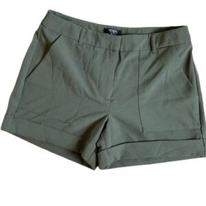 XOXO Women’s Forest Green Flat Front Cuffed Shorts Size 5 NWT